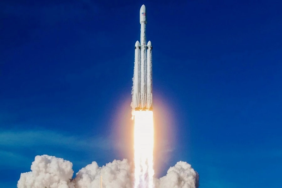 Ракета SpaceX Falcon Heavy вывела на орбиту массивный спутник