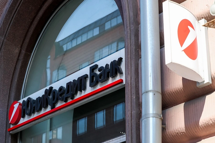 Российское подразделение UniCredit приостановит исходящие долларовые переводы после 6 июня