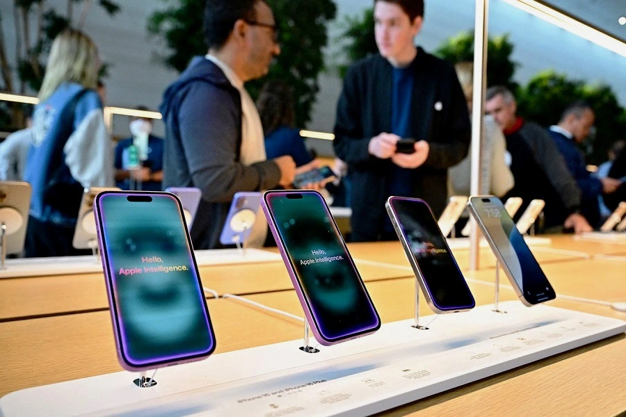 По данным Counterpoint, Apple возглавил мировой рынок смартфонов с долей в 20% в 2025 году