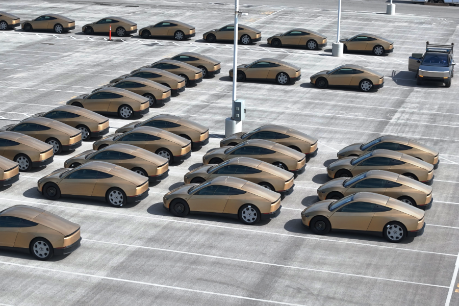 Tesla готовится к запуску Cybercab в августе, начиная с поездок для сотрудников