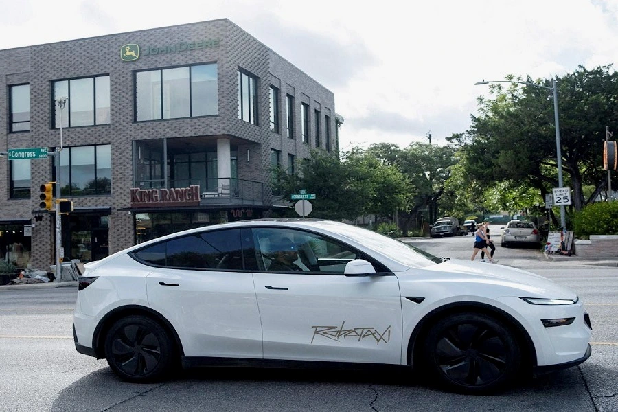 Tesla запустил беспилотные роботакси в Остине